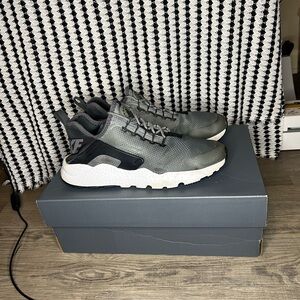 Nike Air Hurache Run Ultra ‘Cool Grey Black’ 819151-007